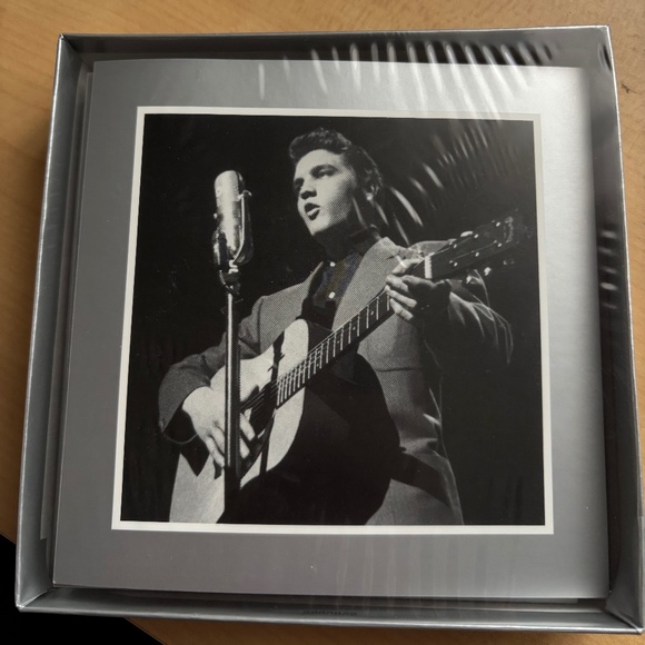 Elvis Twelve Blank Note Cards with Envelopes - Sealed - Picture 2 of 3